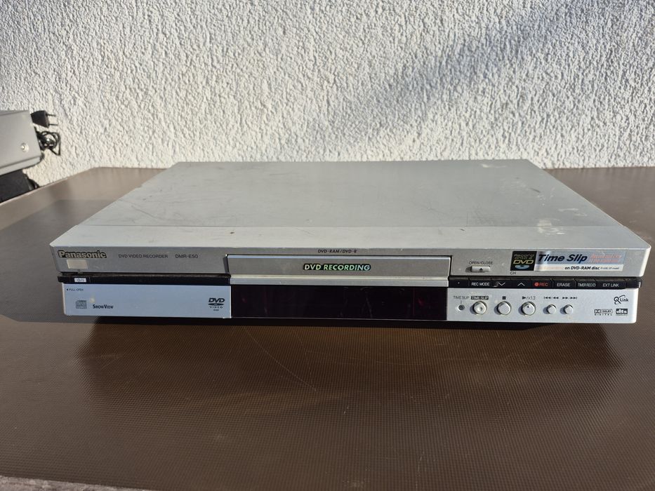 Vând DVD video Recorder marca Panasonic  model DMRE-50EG,made in japan