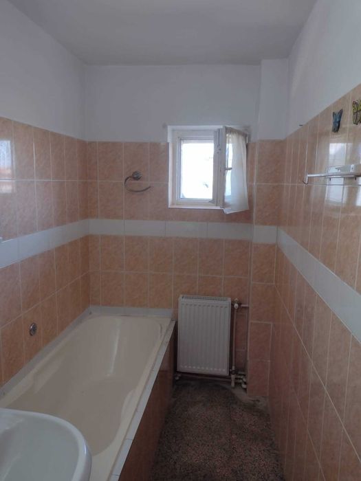 Inchiriez apartament (langa politie Longinescu)