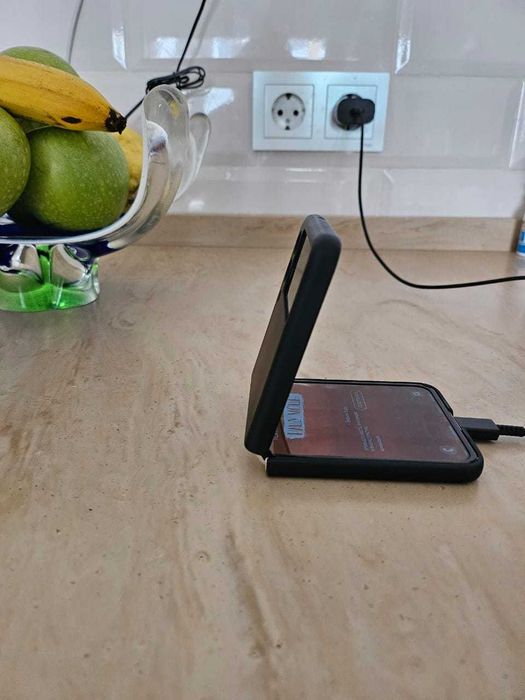 Продам телефон Samsung ZFlip 3