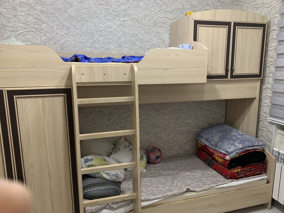 Шкаф с двухярустными кроватьями