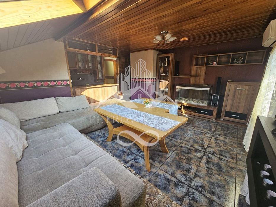 Дава се под наем Тристаен апартамент в Велинград - 85 кв.м за 306 € - Снимка #1