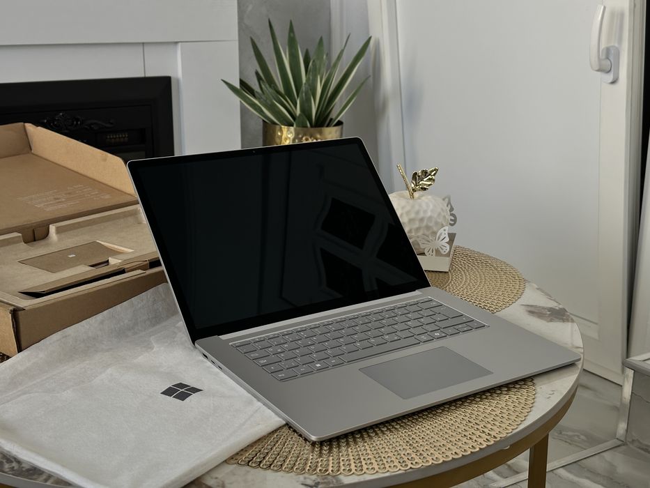 Microsoft Surface Laptop 6 for Business 15”, Ultra 7 / 32gb ram / 1Tb.