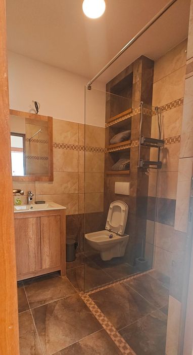 Casă de vânzare/de închiriat în Centrul Reghinului