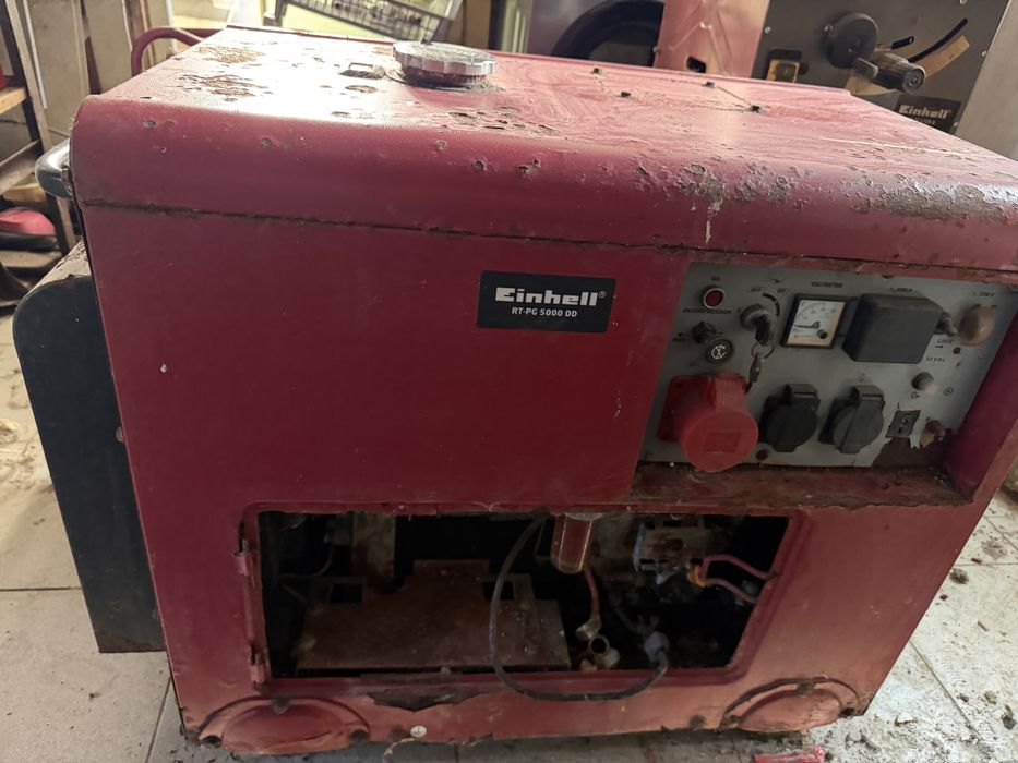 Generator trifazat