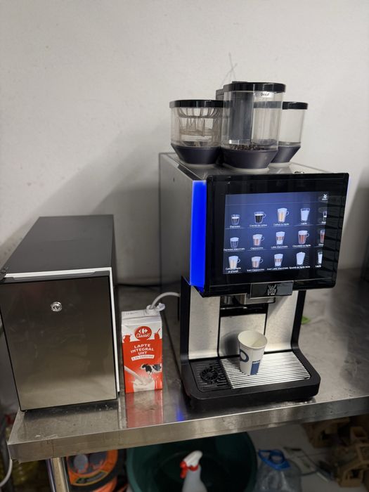 WMF 5000S+ plus Dynamic Milk,2xrasnite,1 instant,lapte proaspat