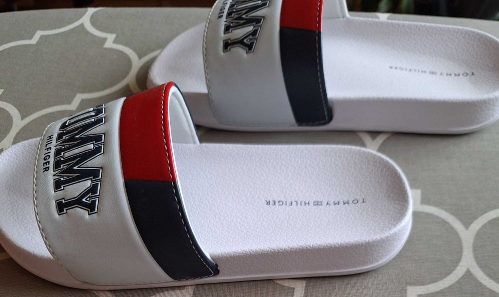 Pantaloni scurti 128 si slapi nr 32 Tommy Hilfiger, original