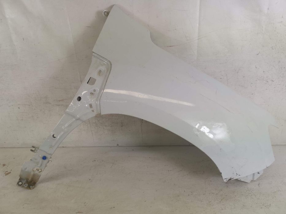 Десен преден калник / Desen preden kalnik Дачия Дъстър 2 / Dacia Duste