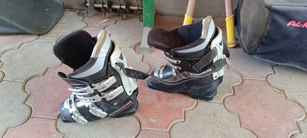 Ботинки для лыжников