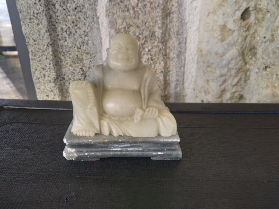 Продавам Китайска антикварна склуптура на щастливият Буда Нефритена