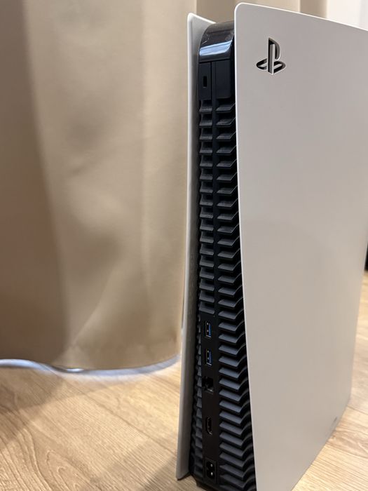 Playstation 5 Disc Edition + 2 Dualsense Controllers