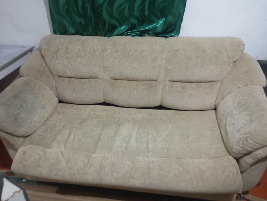 Продам тройку диван диван поменьше и кресло