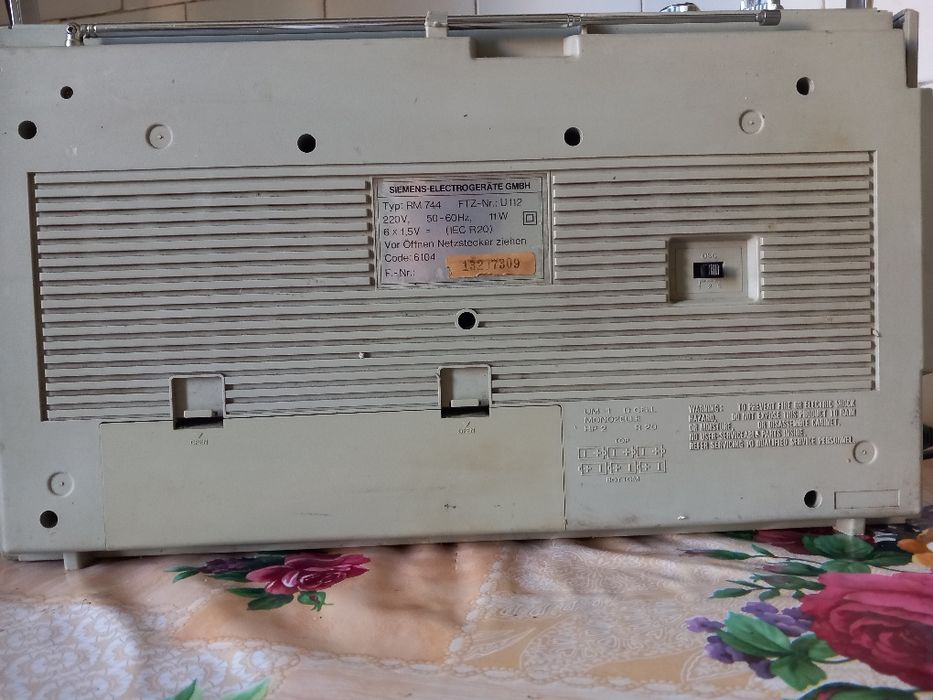 Radio casetofon  Siemens Club-74 și Samsung.