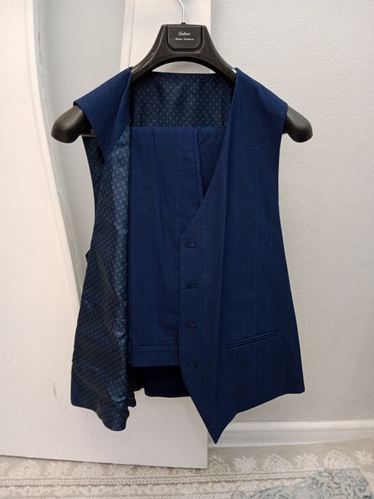 Костюм тройка , шалбар .