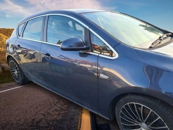 Cadru lateral stalp prag montant parbriz tavan Opel Astra J Facelift