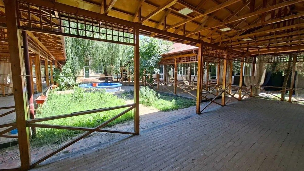 Продается отдельно стоящее здание.