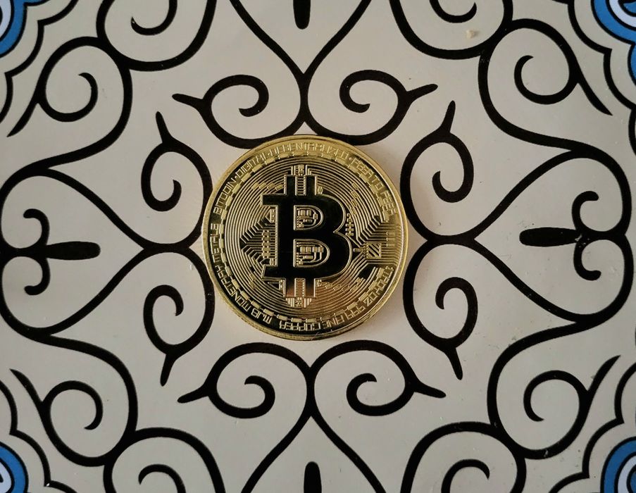 Монета Bitcoin..