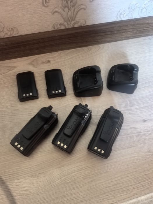 Продам рацию icom. В комплекте