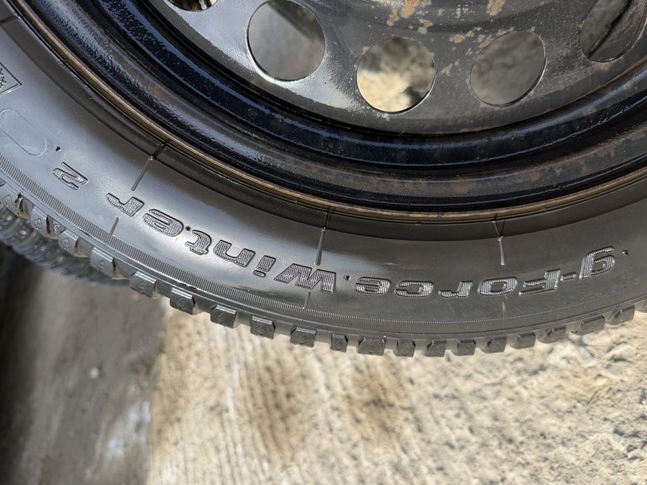 Roți de iarnă stare foarte bună 215 50 R17