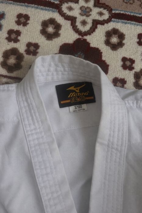 Кимано с разными поясами и шлем