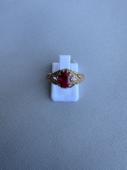 Inel aur si rubin