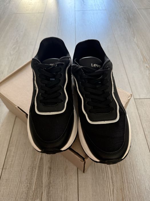 Маратонки Levi’s