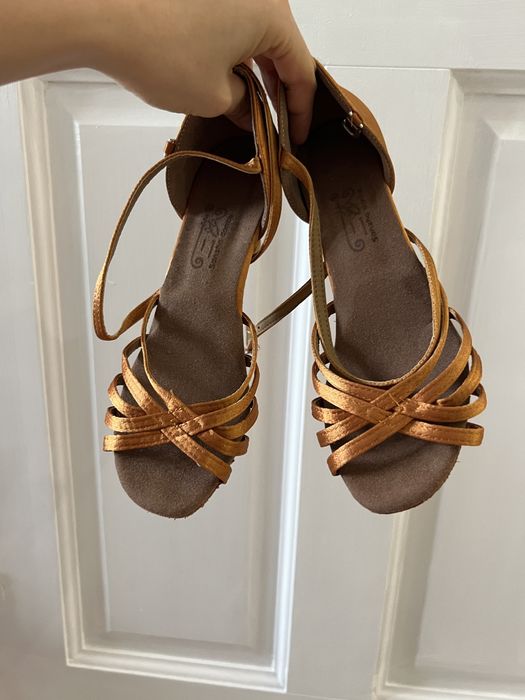 Новые бальные туфли