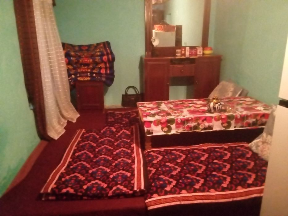 Mahallada uy sotiladi..