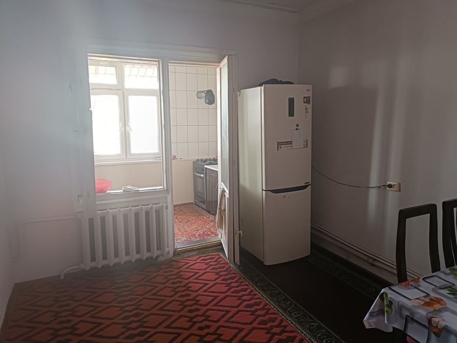 Продается своя  3 комнатная квартира срочна! Сергели 7 конечка