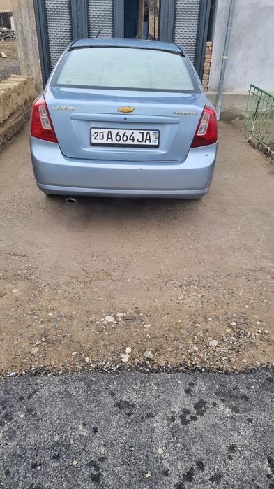 Lacetti 2010 sotiladi