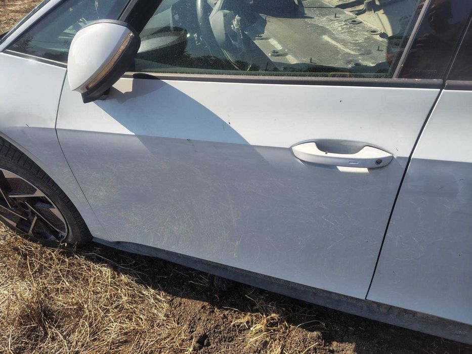 Продавам на Части Volkswagen ID.3 2023г