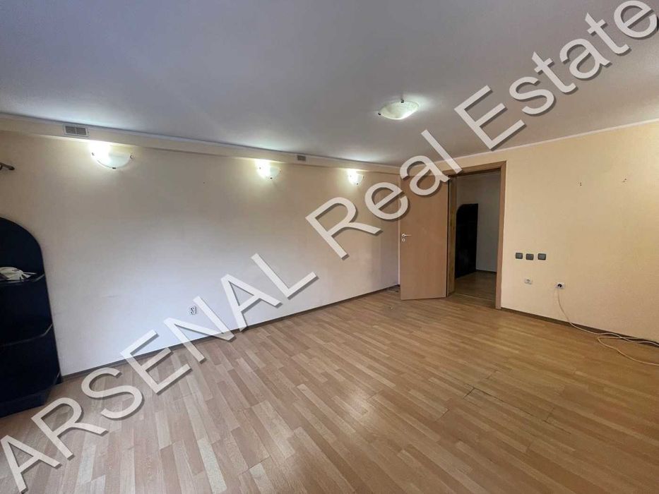 Офис под наем, Център