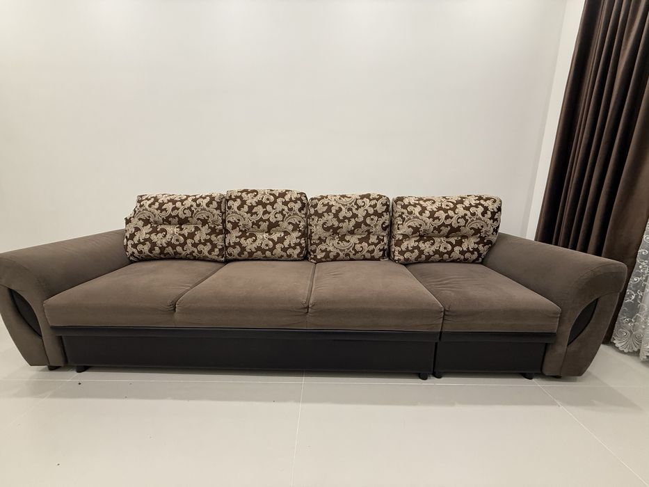 Красивый и мягкий диван