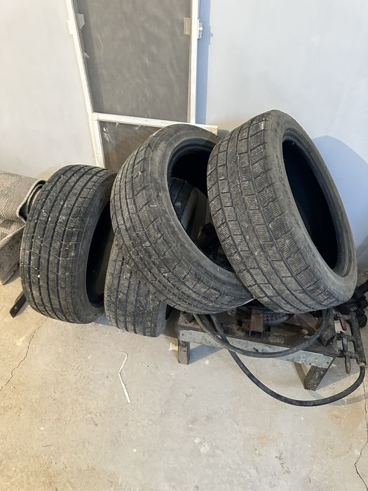 Шины Зимняя 215/55/17 Почти новая