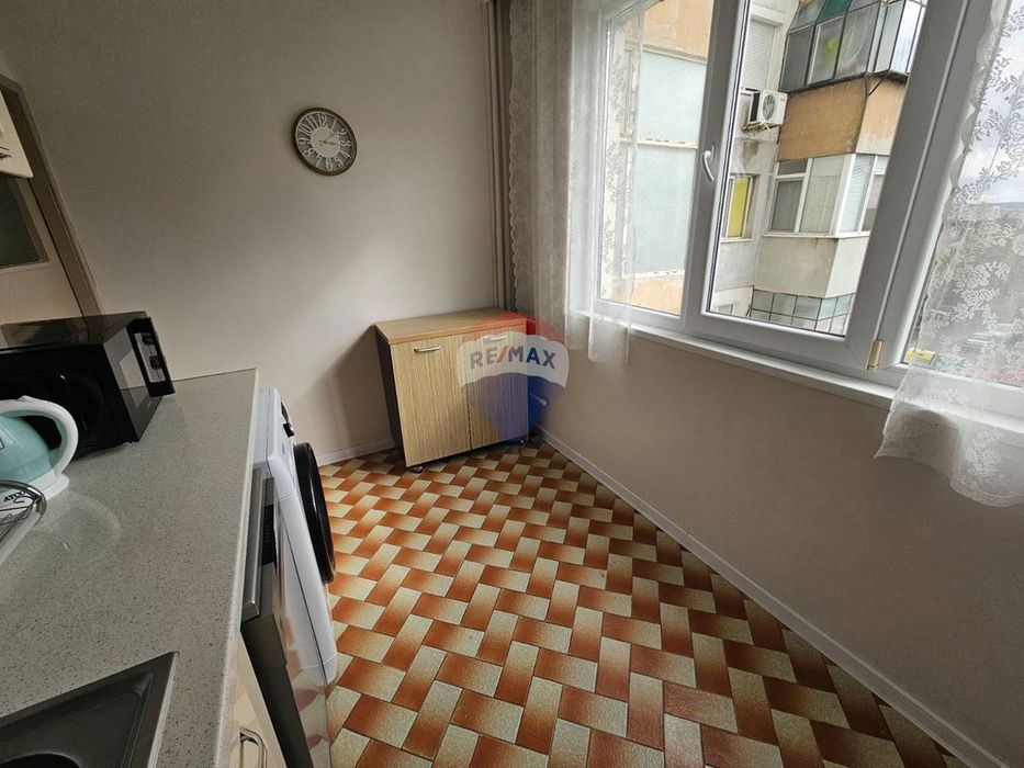 Дава се под наем Двустаен апартамент в Варна, Кайсиева градина - 60 кв.м за 433.5 € - Снимка #2