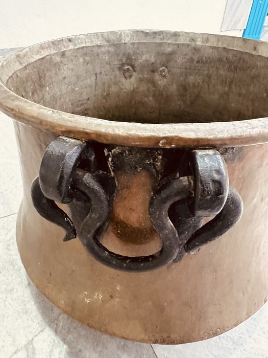 Античен датски меден съд / казан с поставка