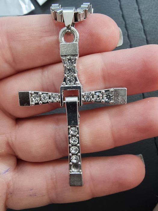 Колие Кръста на Вин Дизел (Домимик Торетојот
Бързи и Яростни