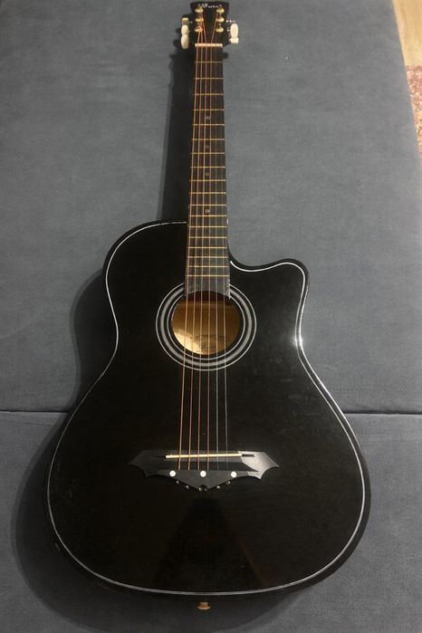 продам акустическую гитару