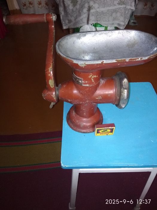 Мясорубка советская,чугунная,в отличном состоянии