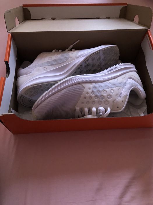 оригинални маратонки Найк, закупени от Спорт Депо, почти нови