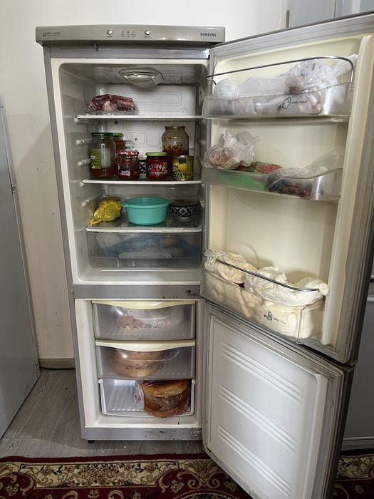 Samsung ishlab turibdi holadilnik