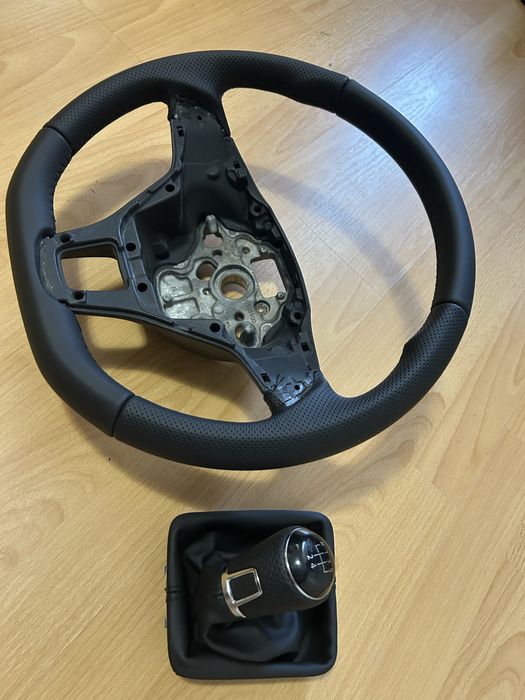 Retapitare volan modificare personalizare volan piele carbon