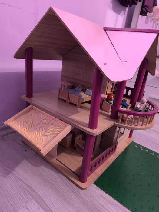Детска дървена къща за кукли
