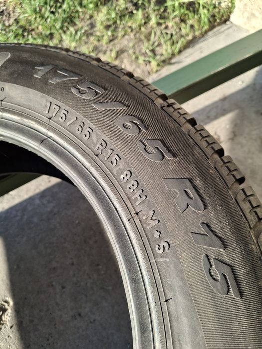 2 Anvelope  de iarnă 175 65 r15 Pirelli