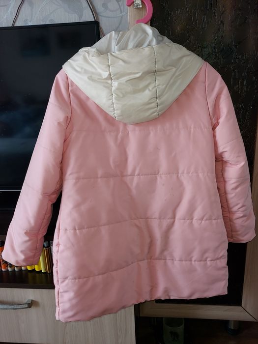 Продам куртки на девочку