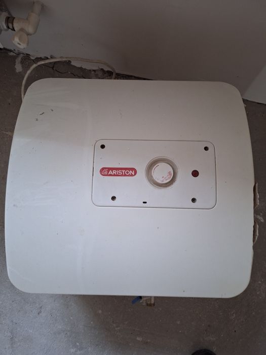 Продам водрнагреватель"Аристон"