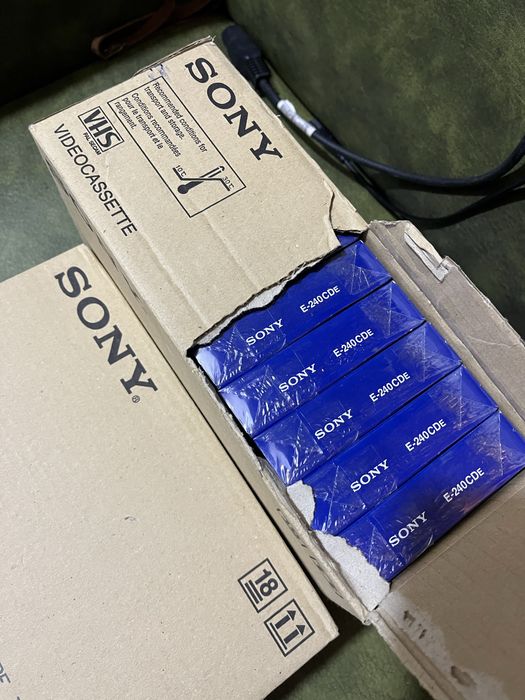 Casete video noi VHS Sony de 240 de minute pentru filme