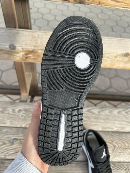 Продам кроссовки новые nike
