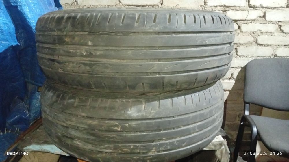 Продам две шины.