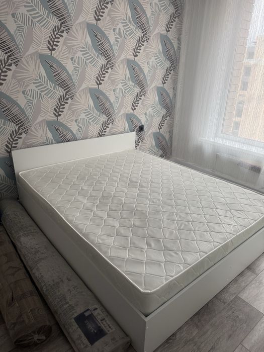 Новая кравать с матрасом и шкаф