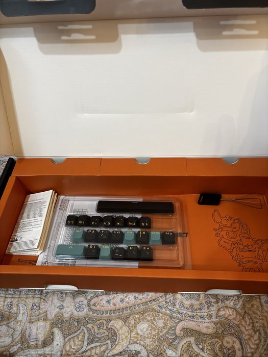 Продам клавиатуру